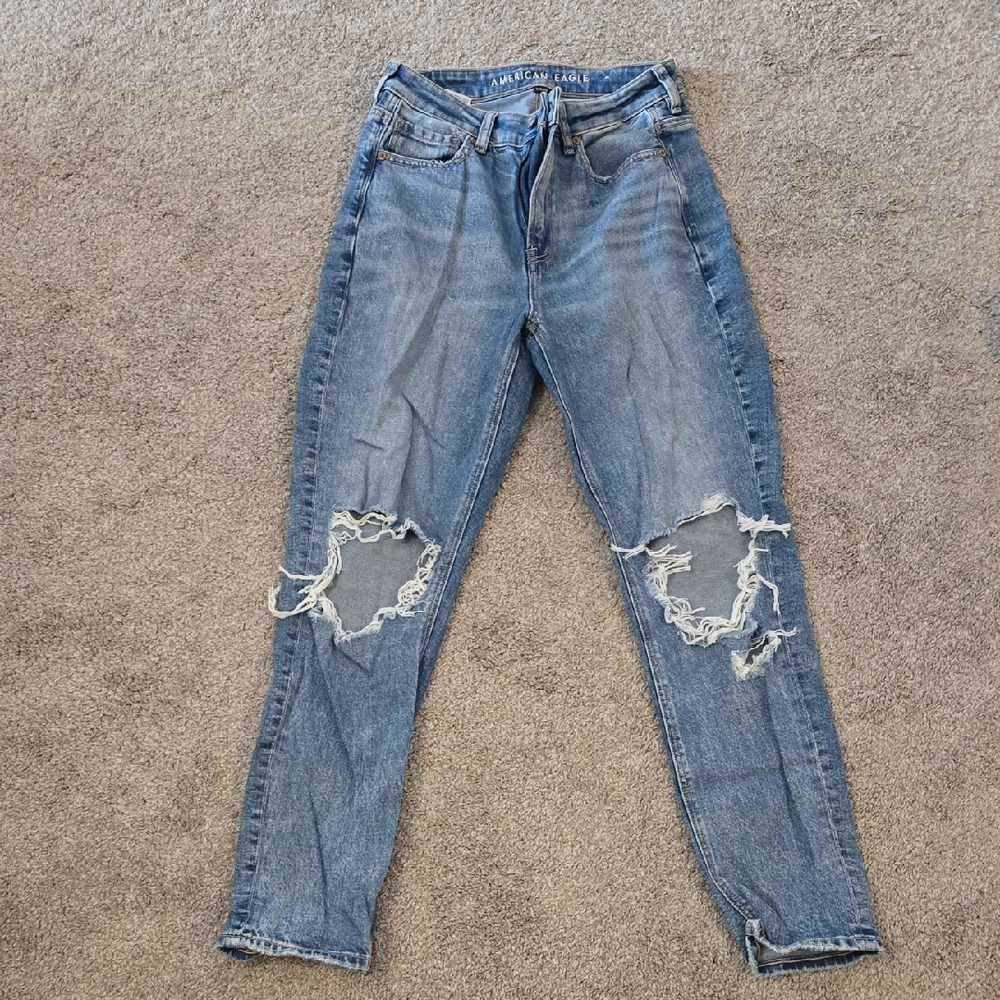 American Eagle Strigid Distressed Blue Jeans